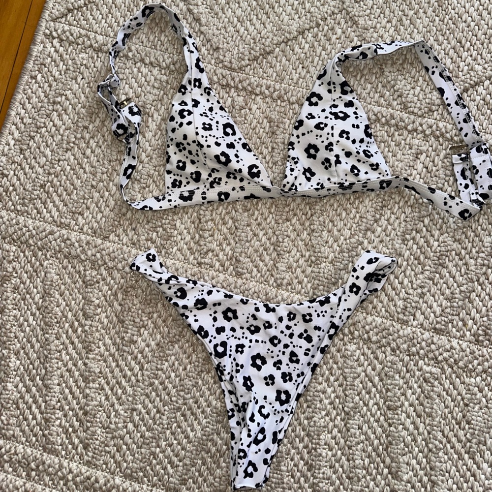 Stylish Black and White Leopard Print Bikini Set
